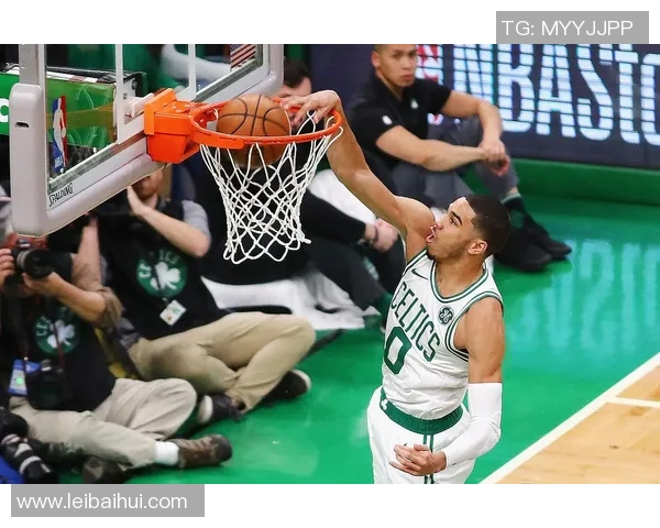 凯尔特人对阵猛龙精彩瞬间回顾与比赛照片分享